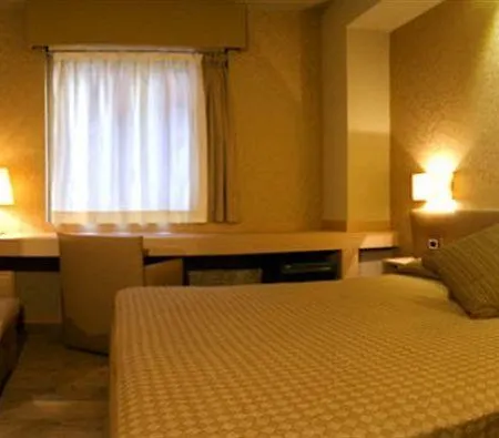 Mentana, By R Collection 4* Milano