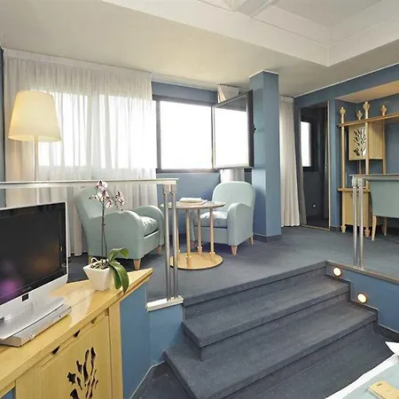 斯帕达里大教堂酒店 4*