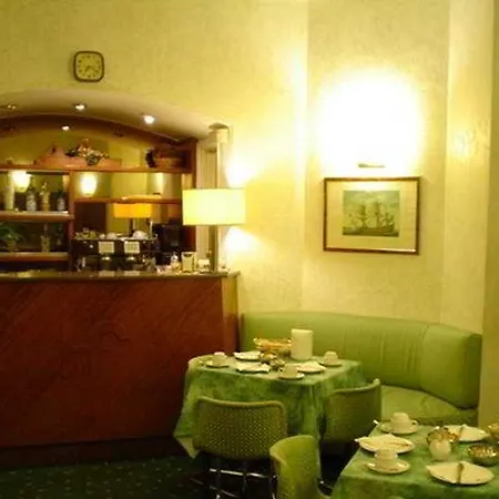 Hotel Flora 3*