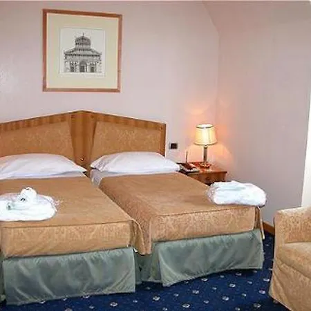 Hotel Nh Collection Touring 4*