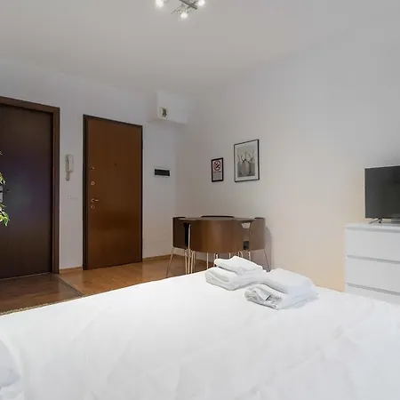 Apartment Cadorna Center Studio-by Flatscollection