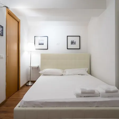 Apartment Cadorna Center Studio-by Flatscollection *
