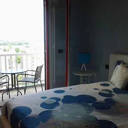 Borsa Apartment *
