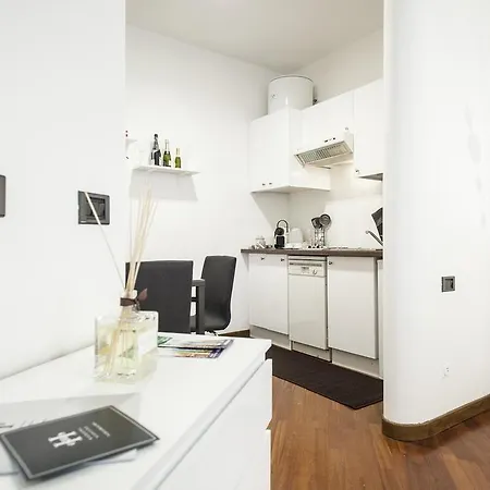 Hemeras Boutique Homes - Design In Center Apartment Milan