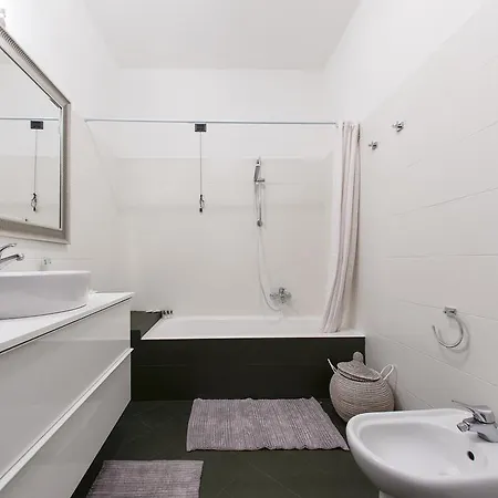 Hemeras Boutique Homes - Design In Center * Milan