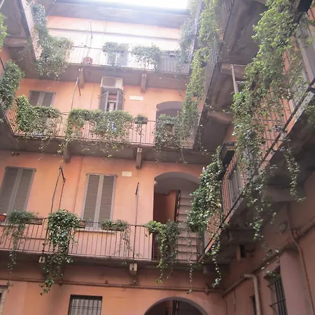 Charming And Elegant Historic Center Of Apartment Milan