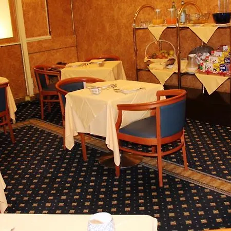 Mentana, By R Collection 4* Mailand