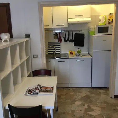 Mauro's Studio Apartment Milan