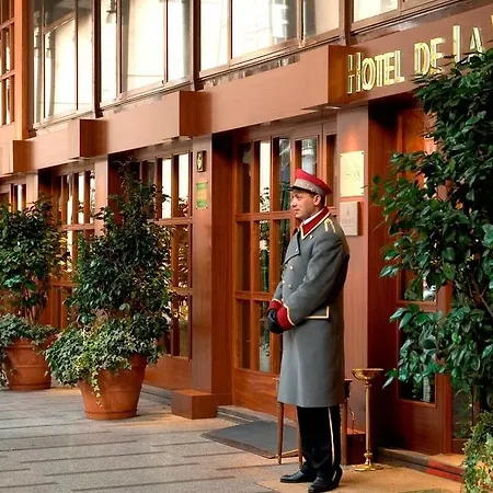 Sina De La Hotell Milano