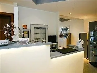 Hotel Av 2*