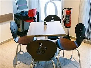 Av 2*