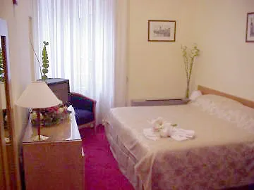 Hotel Genius Downtown 3*