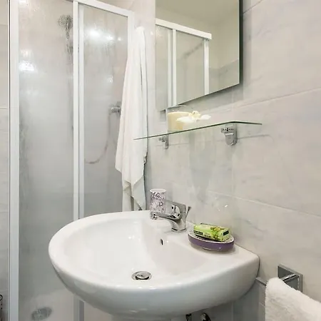 Guesthost - Porta Garibaldi White Flats * Mailand