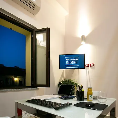 Versoverde Alzaia Naviglio Grande ホテル