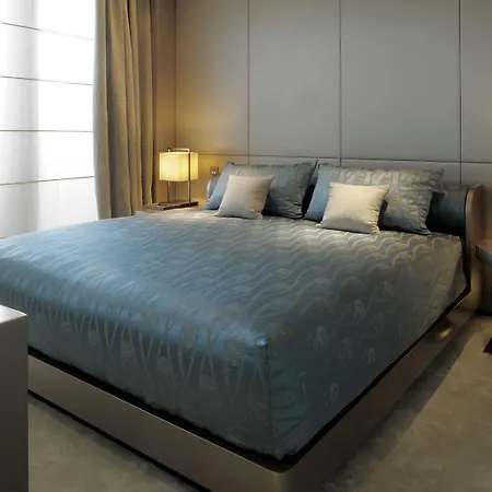 Armani 5* Milánó