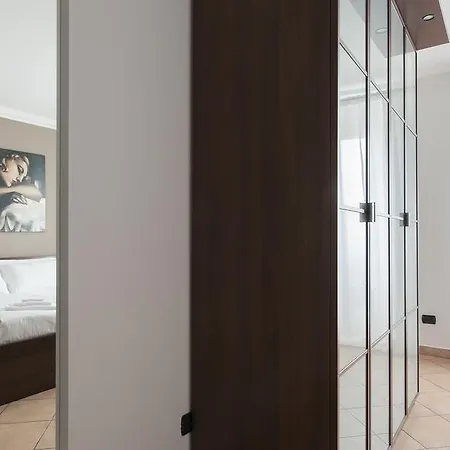 Italianway Easy - Vigevano 45 Milánó