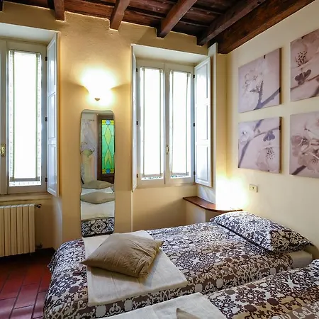 Corso Garibaldi Apartment