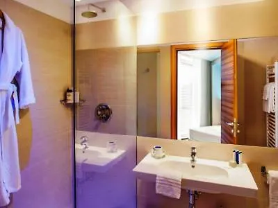 ديجلي أركيمبولدي 4*