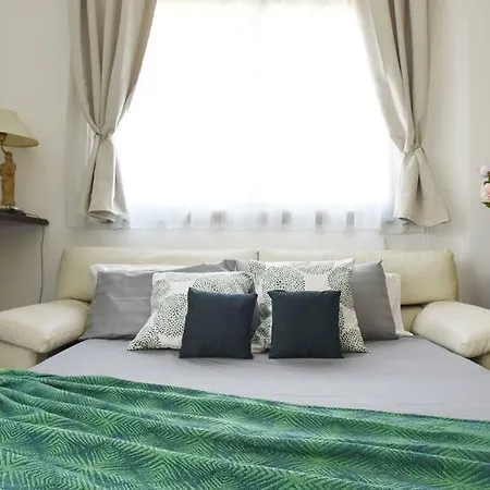 Altido Victorian Apt For 2 With Balcony And Free Parking Apartment