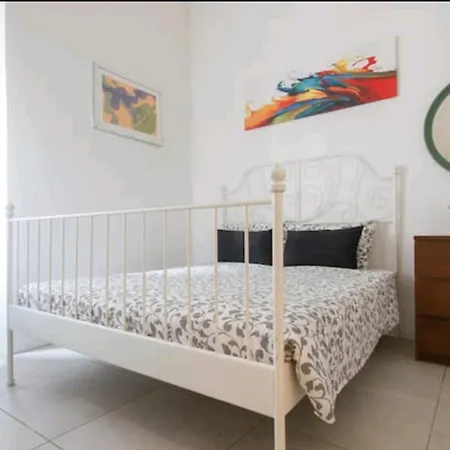 Bianco Apartment *
