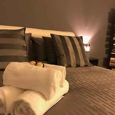 Apartment Montenapoleone Luxury Flat Milan