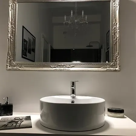 Montenapoleone Luxury Flat * Milan