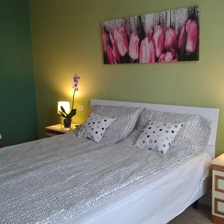 Certosa 3 Bedrooms شقة