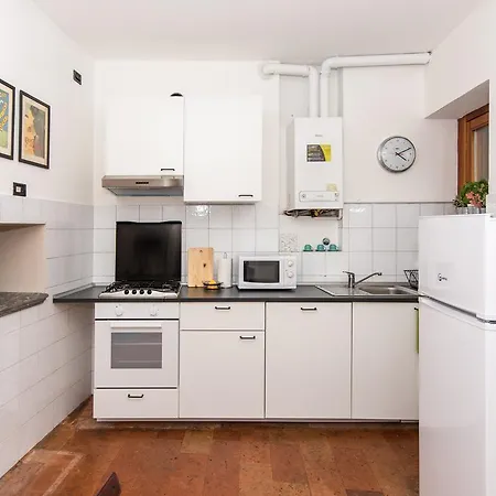 Apartment Sant Ambrogio House