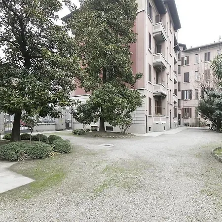 Marche 1bd Milan