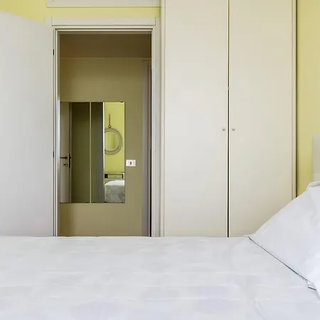 Apartment Caracciolo Milan