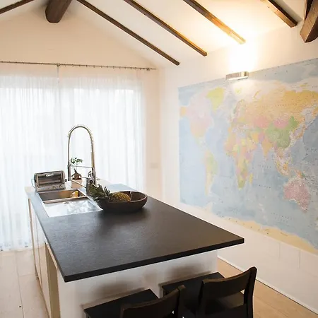 Urban Travellers Apartment *