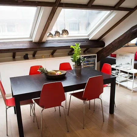 Urban Travellers Apartment *