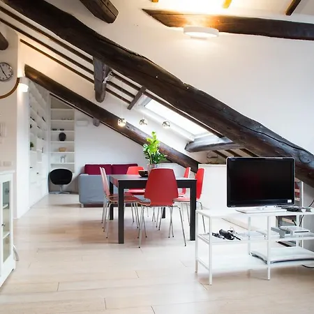 Urban Travellers Apartment