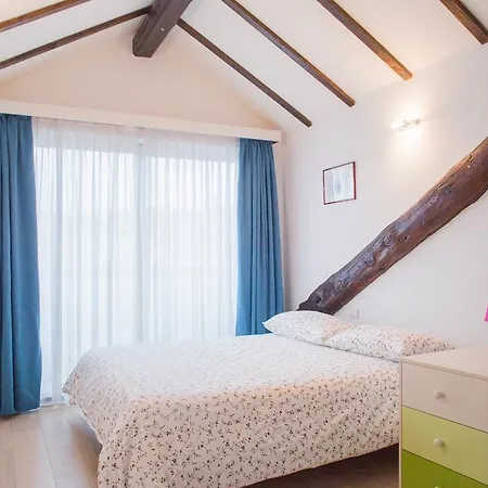 Urban Travellers Apartment *