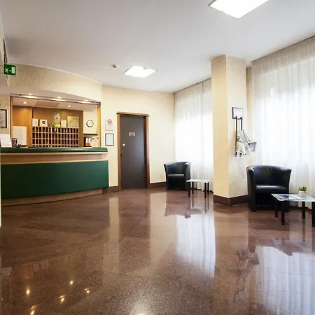 Desenzano Aparthotel Milán