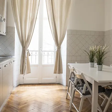 Federico Roomy Apartment Milan