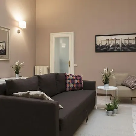 Federico Roomy Apartment *