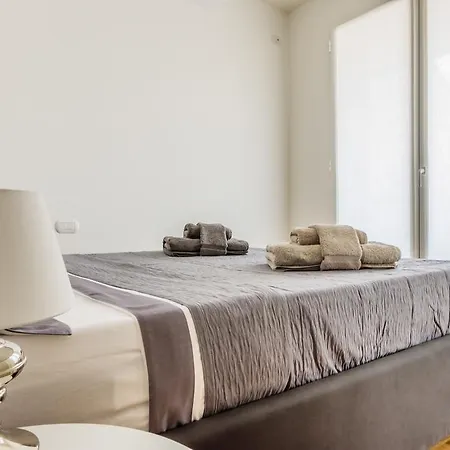 Casa Rebecca In Arco Della Pace Apartment