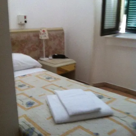Gambara Hotel *
