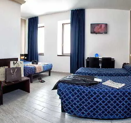 Av Hotel