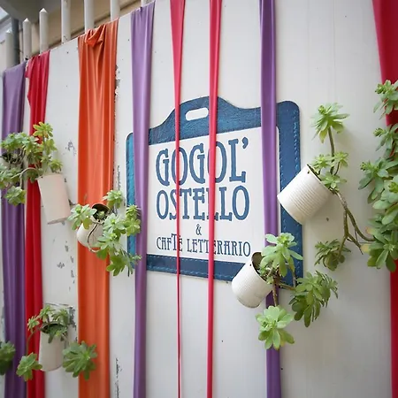 Gogol'ostello & Caffe Letterario * Milán