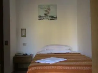 Salus Ξενοδοχείο *