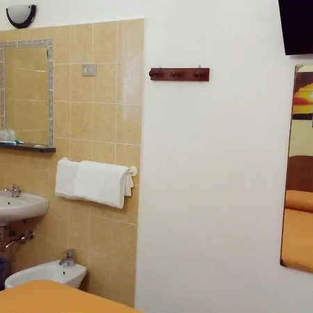 Tirreno Hotell *