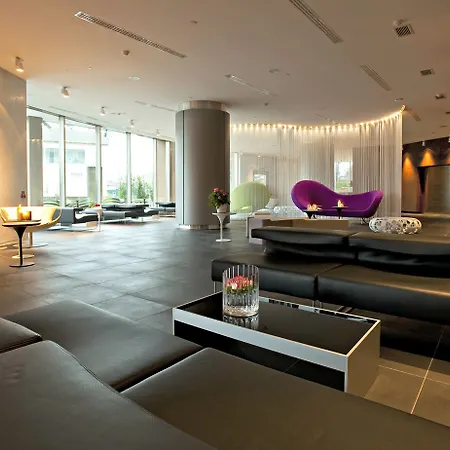 Western The Hub 4*