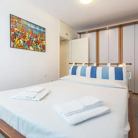 Cosy With Terrace Apartment *