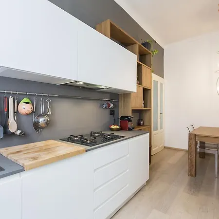 Porta Romana Modern Flat Милан