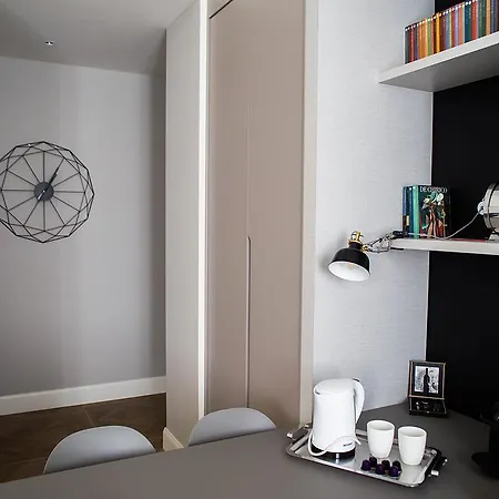 Moscova Central Flats *