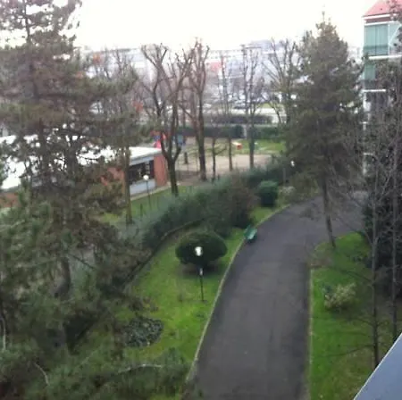 Two Beds In The Green Near The Fair * Milano