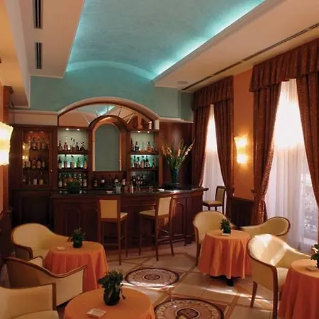 Lancaster Hotel