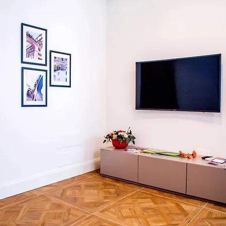 Moscova Central Flats *